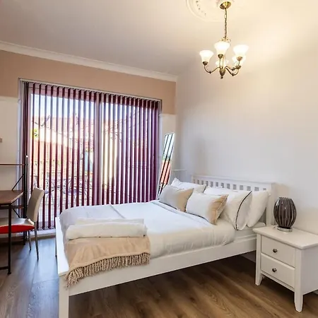 Дом отдыха Oldbury - Big 7-bedroom House W Garden & Parking For 14 Guests *
