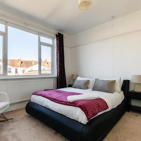 Oldbury - Big 7-bedroom House W Garden & Parking For 14 Guests Дом отдыха