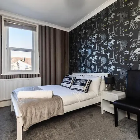 Oldbury - Big 7-bedroom House W Garden & Parking For 14 Guests Дом отдыха Бристоль