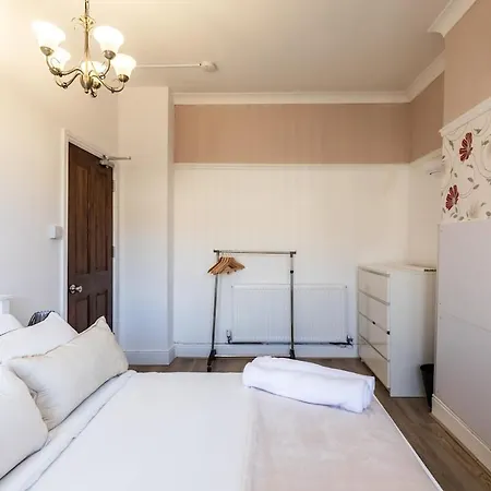 Oldbury - Big 7-bedroom House W Garden & Parking For 14 Guests Дом отдыха Бристоль