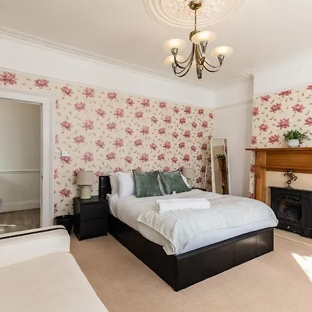 Oldbury - Big 7-bedroom House W Garden & Parking For 14 Guests *