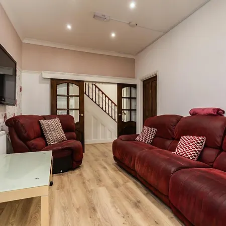 Дом отдыха Oldbury - Big 7-bedroom House W Garden & Parking For 14 Guests Бристоль