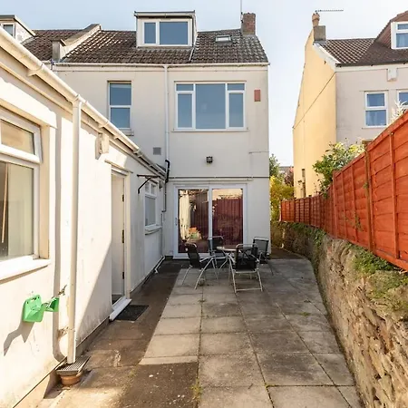 Oldbury - Big 7-bedroom House W Garden & Parking For 14 Guests