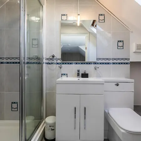 Oldbury - Big 7-bedroom House W Garden & Parking For 14 Guests Дом отдыха *