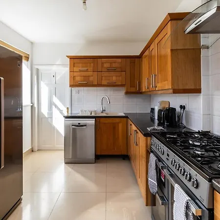 Oldbury - Big 7-bedroom House W Garden & Parking For 14 Guests Дом отдыха