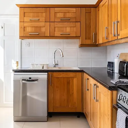 Oldbury - Big 7-bedroom House W Garden & Parking For 14 Guests