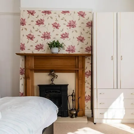 Oldbury - Big 7-bedroom House W Garden & Parking For 14 Guests *
