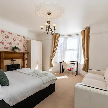 Oldbury - Big 7-bedroom House W Garden & Parking For 14 Guests Дом отдыха