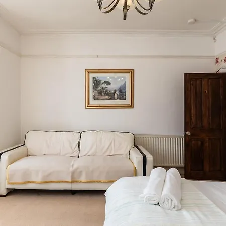 Oldbury - Big 7-bedroom House W Garden & Parking For 14 Guests * Бристоль