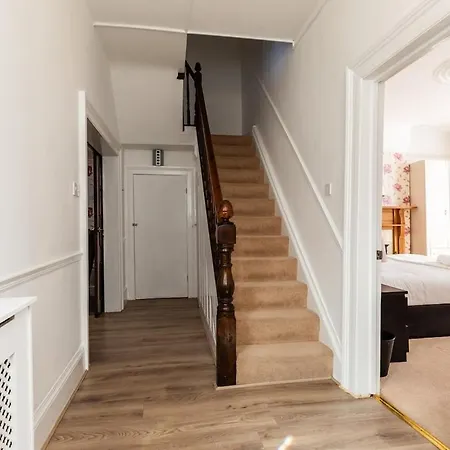 Oldbury - Big 7-bedroom House W Garden & Parking For 14 Guests Дом отдыха Бристоль