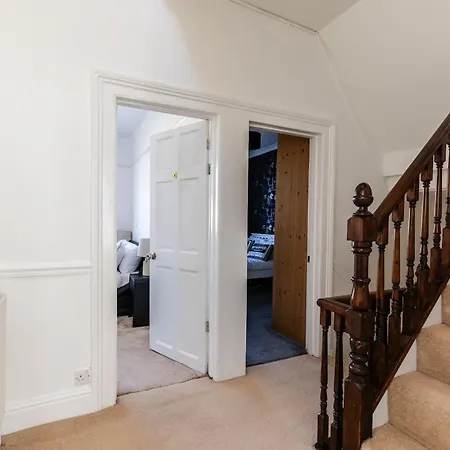 Oldbury - Big 7-bedroom House W Garden & Parking For 14 Guests Дом отдыха