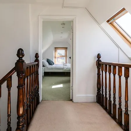 Дом отдыха Oldbury - Big 7-bedroom House W Garden & Parking For 14 Guests *